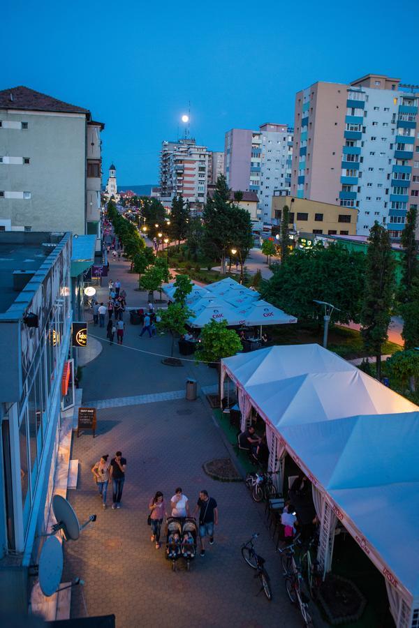 Middle Of The Boulevard Άλμπα Ιούλια Εξωτερικό φωτογραφία